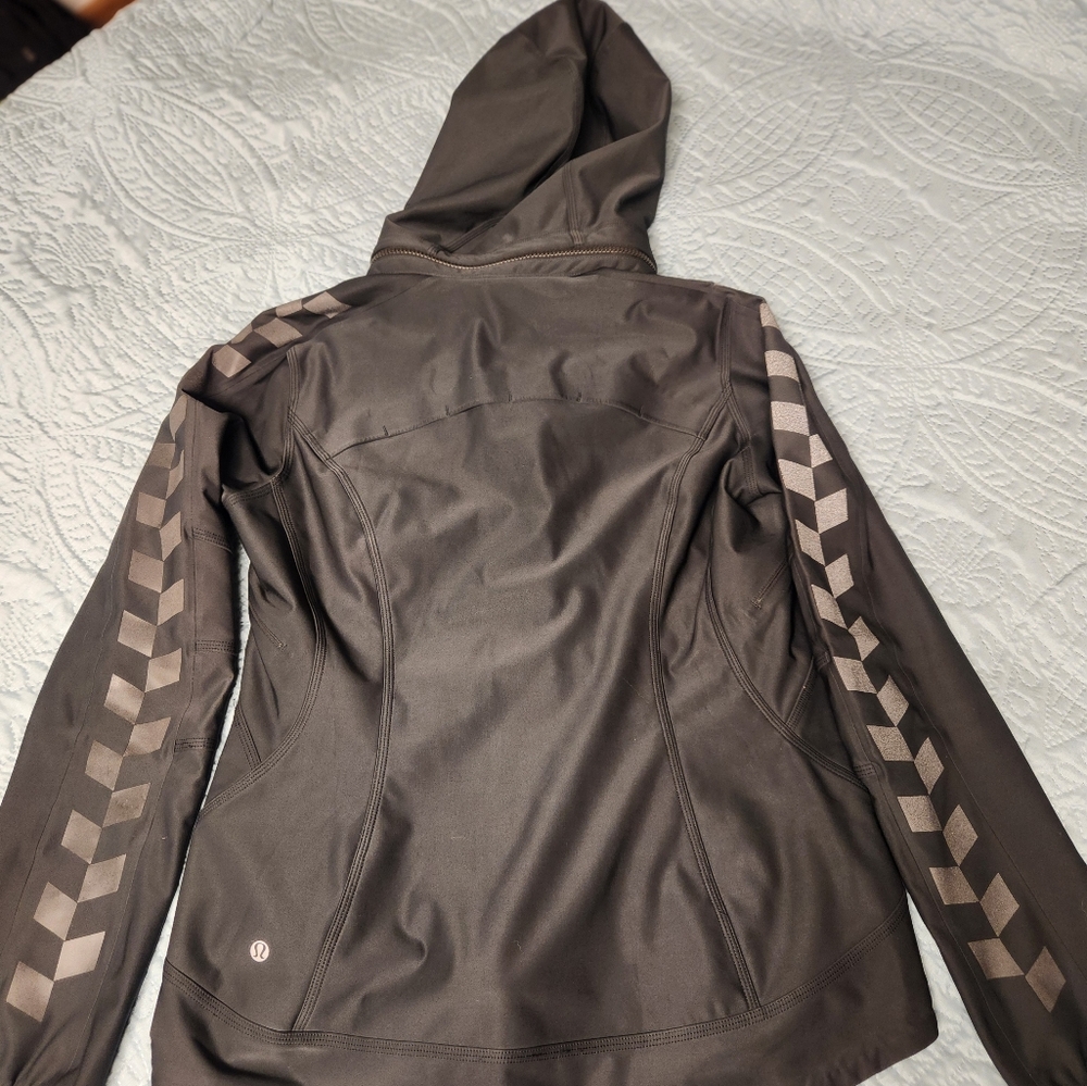 Lululemon Feelin Frosty Soft Shell size 10 - Picture 9 of 16